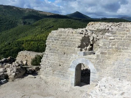 Travaux de consolidation de la chapelle castrale de Termes, Aude Pays Cathare, 2017 Corbières, patrimoine : la chapelle, le château de Termes (Aude)