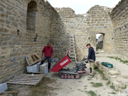 Travaux au château de Termes. Consolidation MH Travaux de maçonnerie, valorisation, archéologie, château cathare, Termes, Corbières